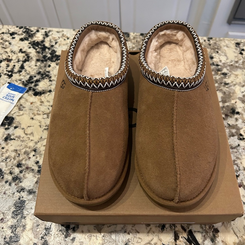 AUTHENTIC Ugg Tasman Slippers size women’s 10. Box included. Smoke free home.